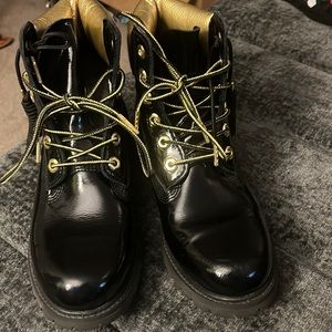 Women’s Size 7.5  Patent Leather Glitter Sole Timberland Boots.